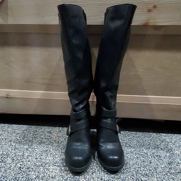 Boots - Picture 1 of 7